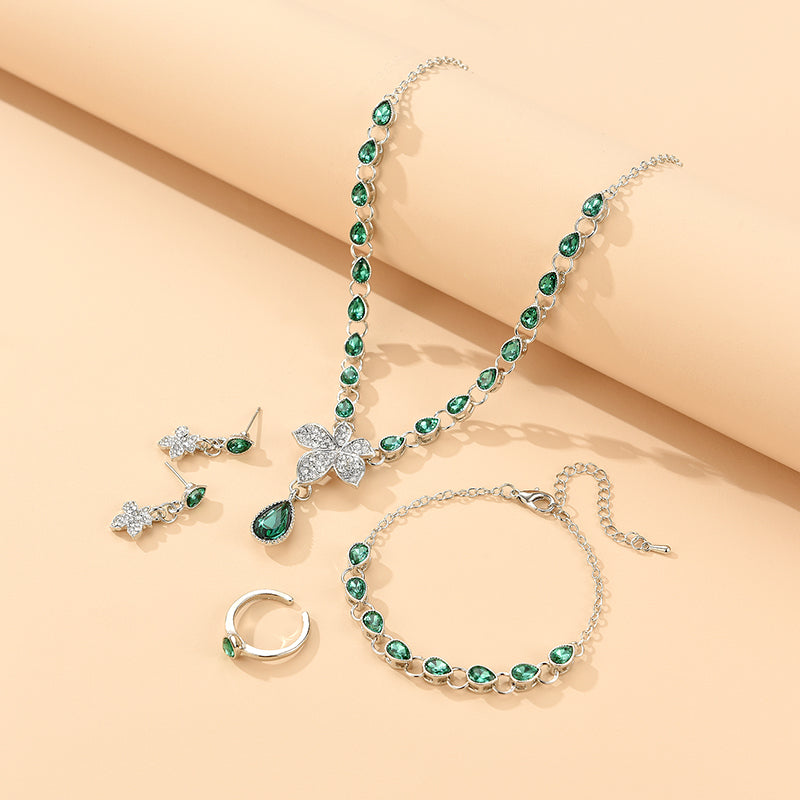 Geometric Crystal Pendant Necklace – Timeless Elegance Redefined