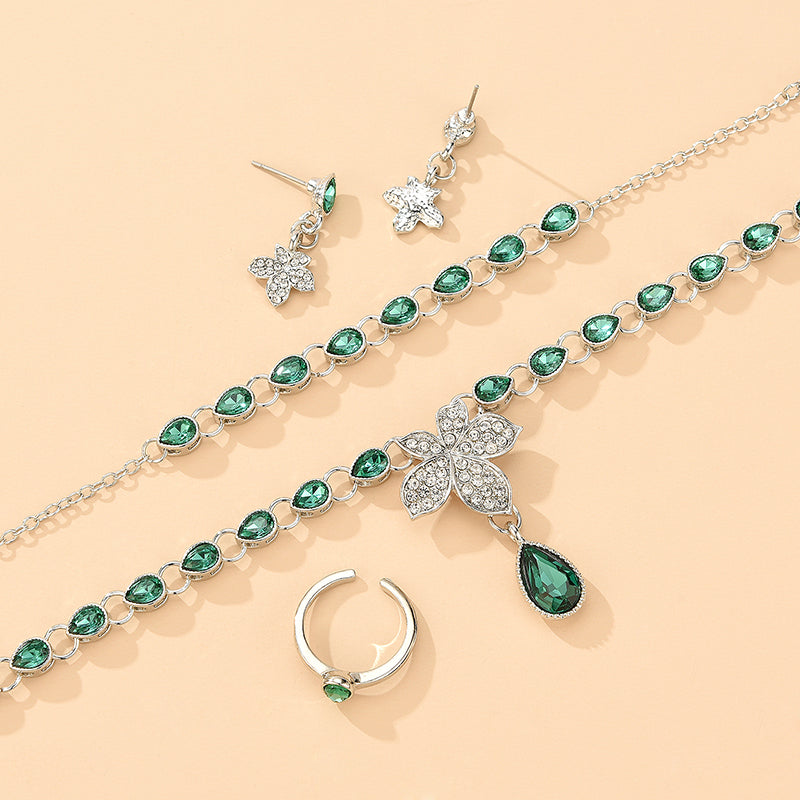 Geometric Crystal Pendant Necklace – Timeless Elegance Redefined