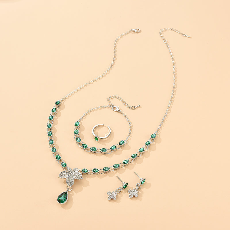 Geometric Crystal Pendant Necklace – Timeless Elegance Redefined
