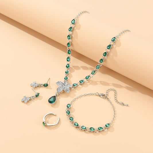 Geometric Crystal Pendant Necklace – Timeless Elegance Redefined